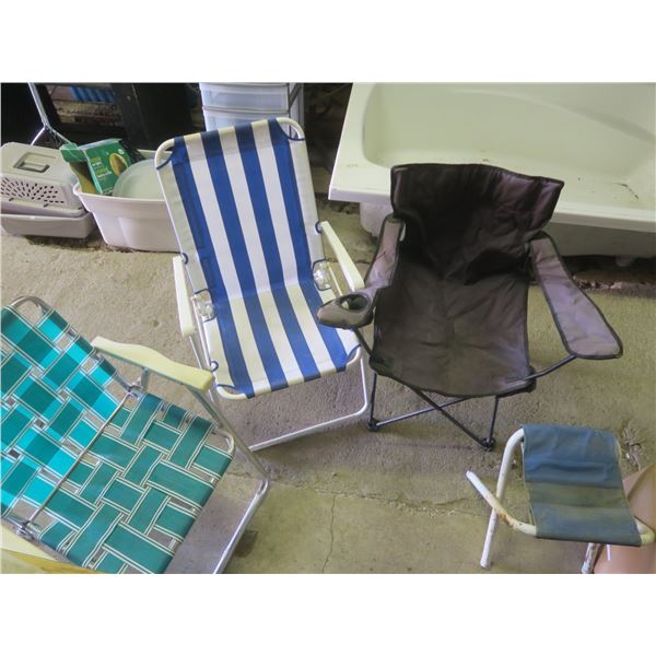 lot of folding chairs