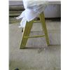 Image 2 : step stool