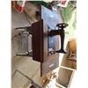Image 5 : Antique Singer sewing machine stand
