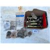 Image 1 : 272: Box of CAT bolts and chain offset links