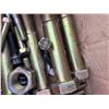 Image 4 : 272: Box of CAT bolts and chain offset links