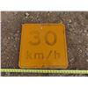 Image 1 : 30 km speed sign