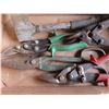 Image 2 : 4 tin snips plus hatchet