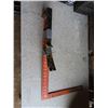 Image 1 : 3 pry bars wrecking bars and large carpenter square