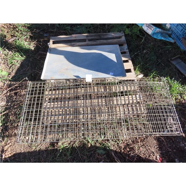 dog kennel with bottom tray