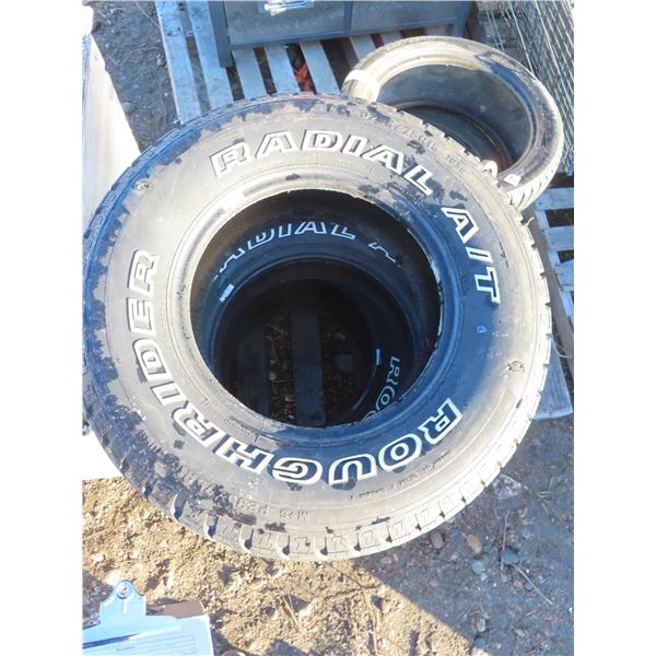 Set of motomaster rough rider tires A/T 235-75-r15 LIKE NEW