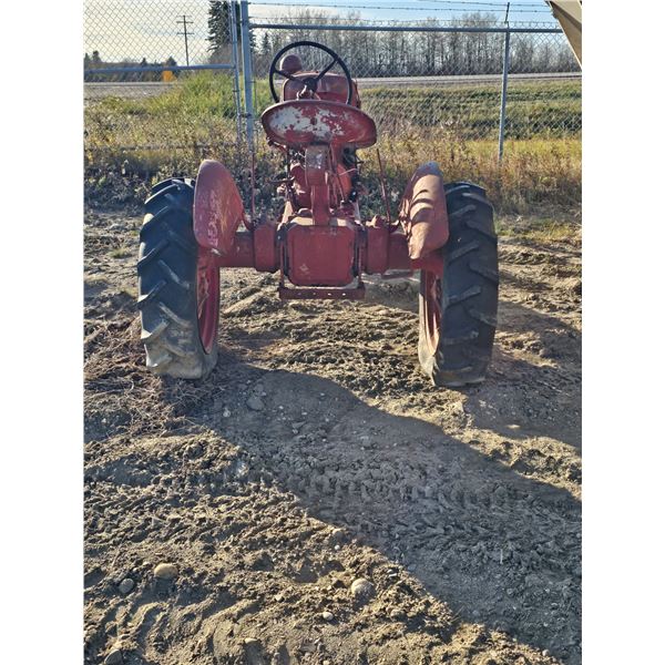 Small tractor for parts - "the general " early 1900s collectible tractor