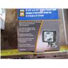 Image 4 : 2 - 4 1/4 x 3 1/4 utility flood light