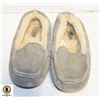 Image 1 : UGG SLIPPER SHOES SIZE 6 PRE LOVED IN GREAT SHAPE