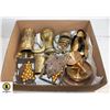 Image 1 : BRASS/METAL DECORATIVE ITEMS- ASSORTED BOX LOT
