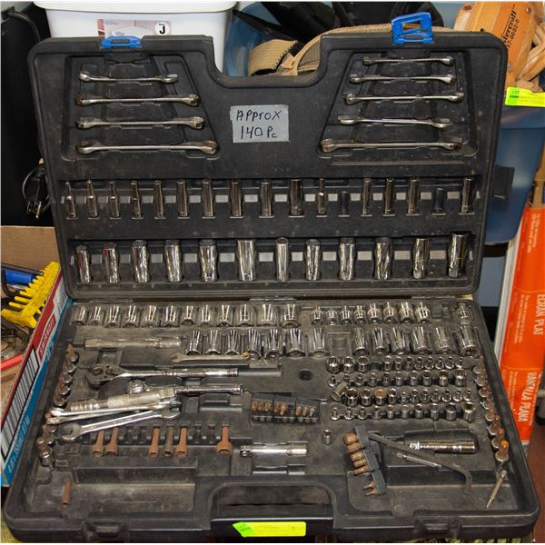 CRAFTSMAN APPROX 140PC SET WITH CASE