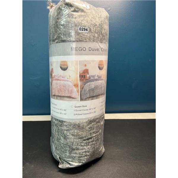 Lot of 1 Mego Fuzzy/Shaggy Duvet Cover Set - Twin Size