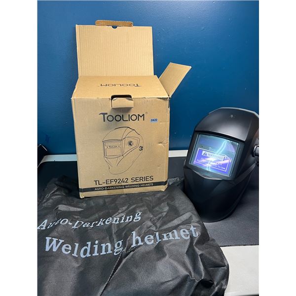 Lot of 1 Auto-Darkening Welding Helmet