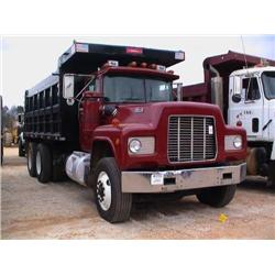 1989 MACK RD690S TRI-AXLE DUMP