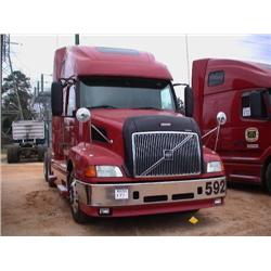 2001 VOLVO VNL660 T/A TRUCK TRACTOR
