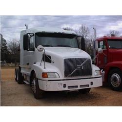 1999 VOLVO T/A TRUCK TRACTOR