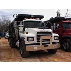 2001 MACK RD688S TRI-AXLE DUMP