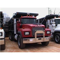 2001 MACK RD688S TRI-AXLE DUMP