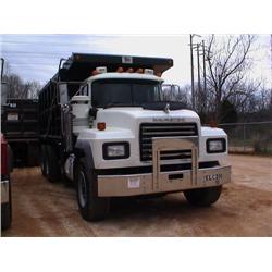 2001 MACK RD688S TRI-AXLE DUMP