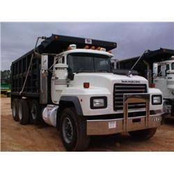 2001 MACK RD688S TRI-AXLE DUMP