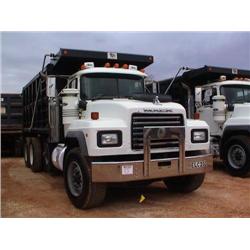 2001 MACK RD688S TRI-AXLE DUMP