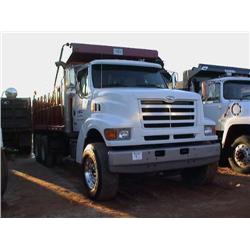 1999 STERLING 9511 T/A DUMP