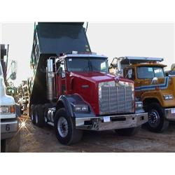 1998 KENWORTH T800 TRI-AXLE DUMP