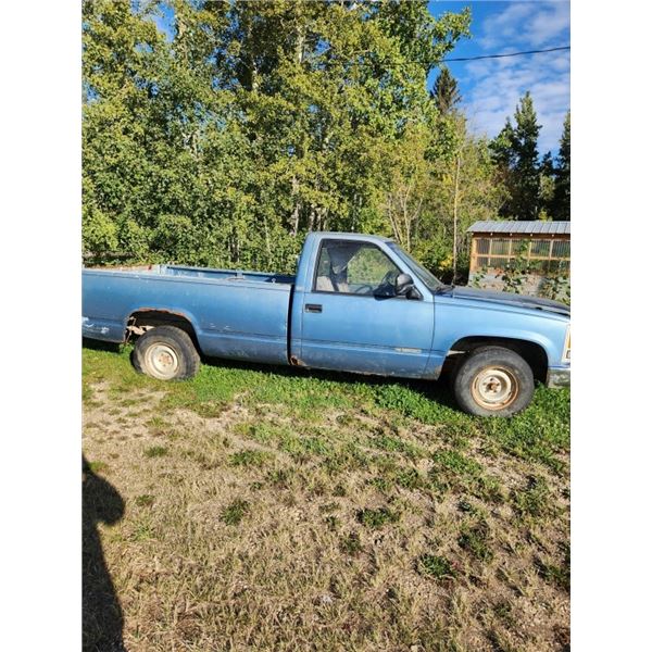 1989 chev 1/2 2wrd 5 speed red cab