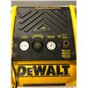 Image 2 : DEWALT - 1 Gal. Portable Electric Trim Air Compressor - model D55140