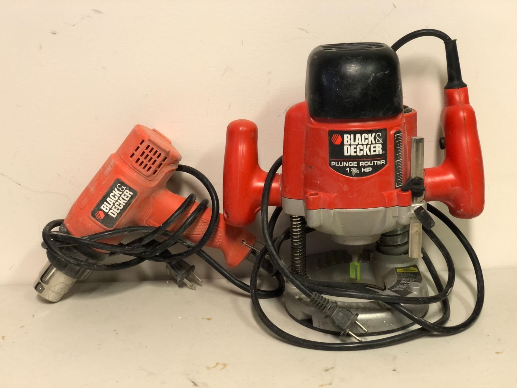 Group of 2 assorted Black & decker items - includes RP200 1-3/4 ...