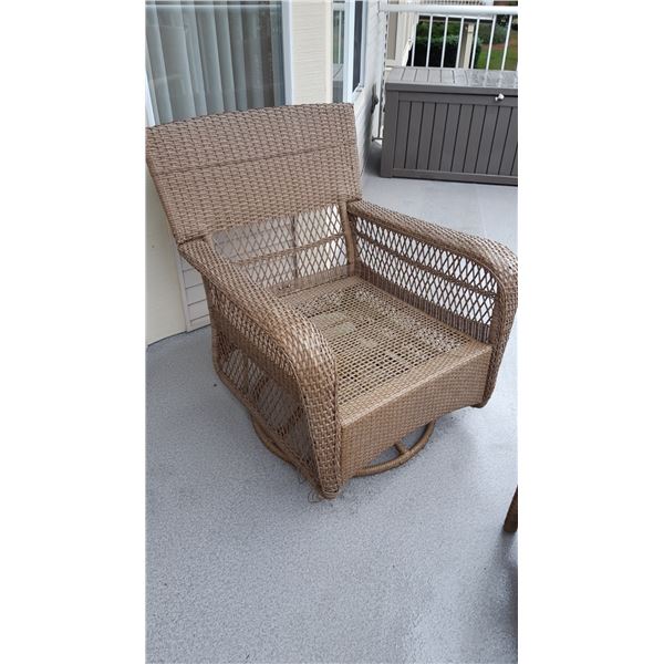 Martha Stewart Living Wicker Swivel/Rocker A