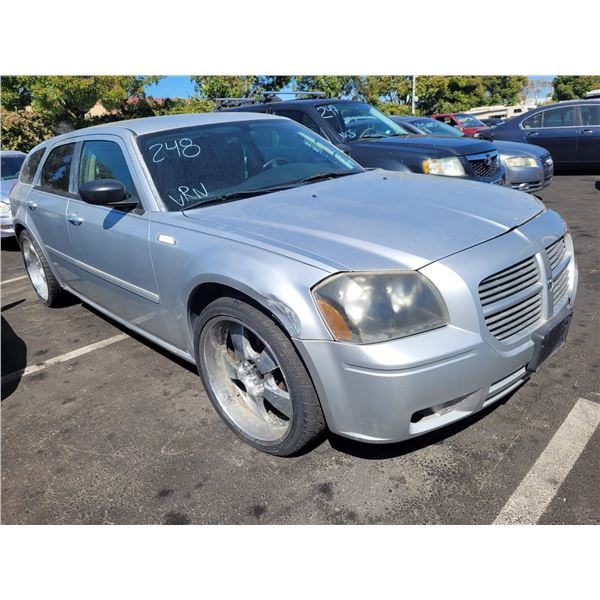 2006 Dodge Magnum SE