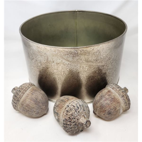 Tin with gold shimmer / 3 Acorns