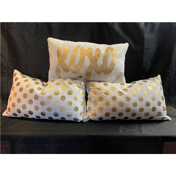 XOXO / 2 Polka Dot Cushions