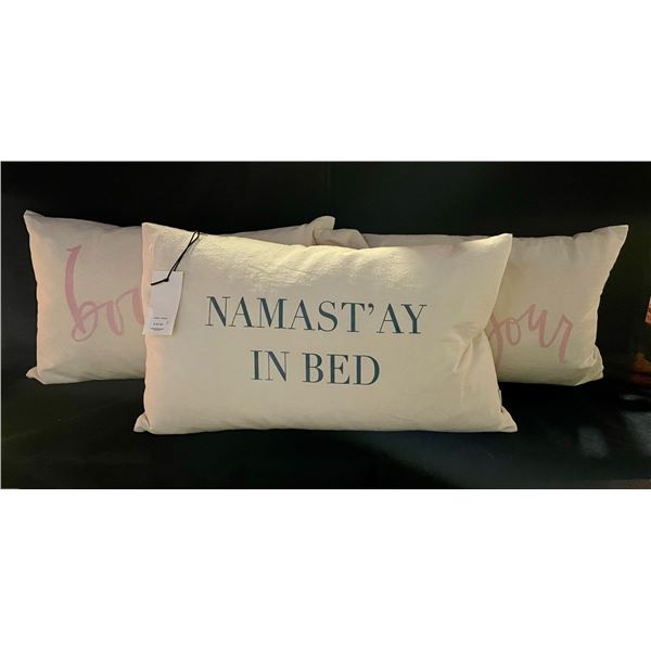 Bonjour / Bonjour Namast'ay cushion set
