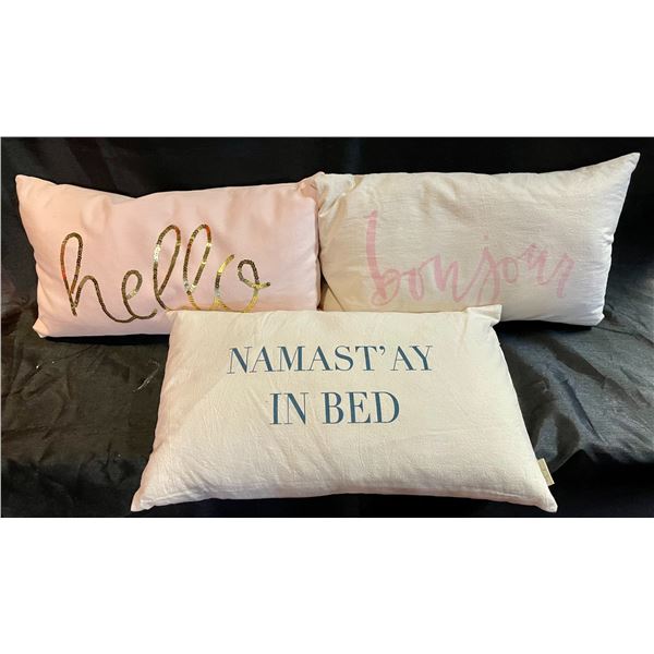 Namast'ay / Bonjour / Hello cushion set