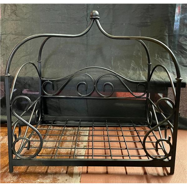Dog bed frame with canopy, 25x19"