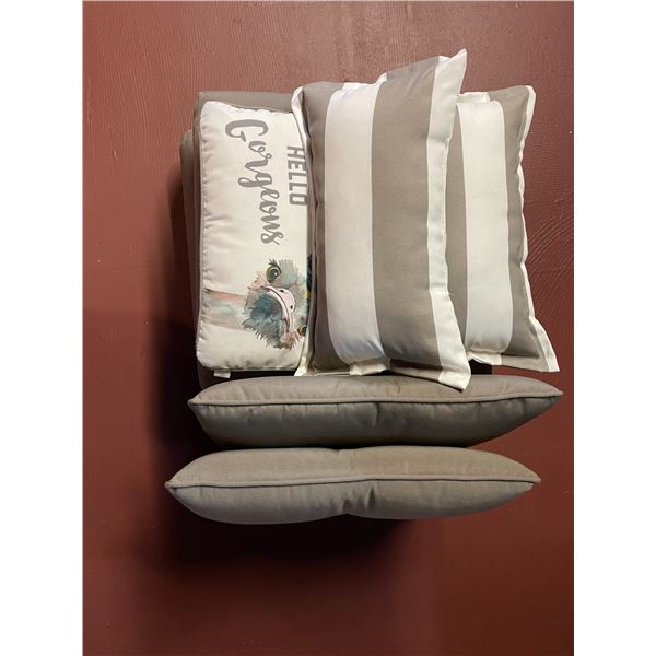 Outdoor cushion set