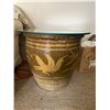Image 2 : Ceramic Planter Decorative Side Table With Removable Top Glass 19D 17H