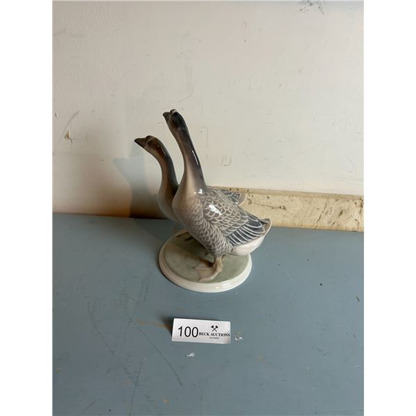 Porcelain Decorative Swans 5D 9H