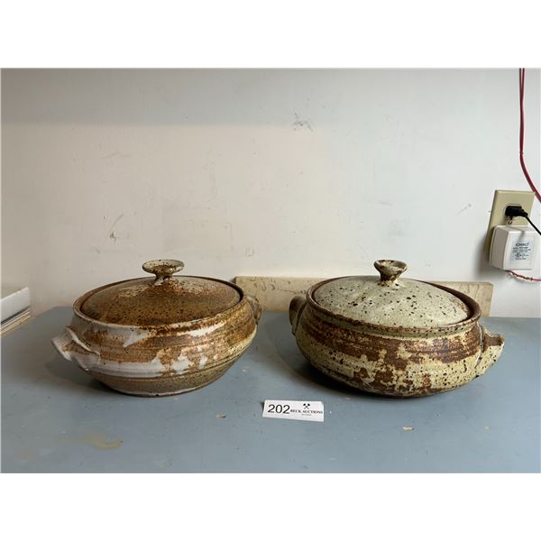 Pair Of Ceramic Pots 9D 4H