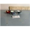 Image 1 : 3 Small Decorative Bowls 2D 2H