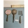 Image 1 : Vintage Hand Mirrors And Metal Comb