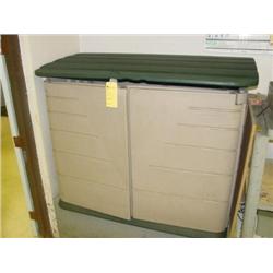 LOT - RUBBERMADE STORAGE BIN W/ CONTENTS