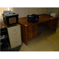 LOT - DESKS