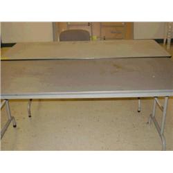 FOLDING TABLES