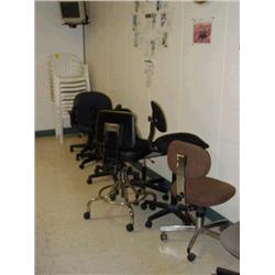 LOT - 10 PLASTIC CHAIRS