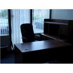 LOT - CONTENTS OF ROOM