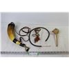 Image 1 : Black Powder Horn w/Accessories