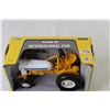 Image 2 : Case International Cub (1/16 scale Diecast NIB)